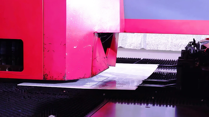 Револьверный дыропробивной пресс с ЧПУ